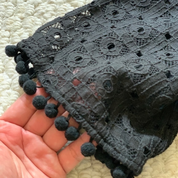 Black eyelet top - Picture 3 of 4